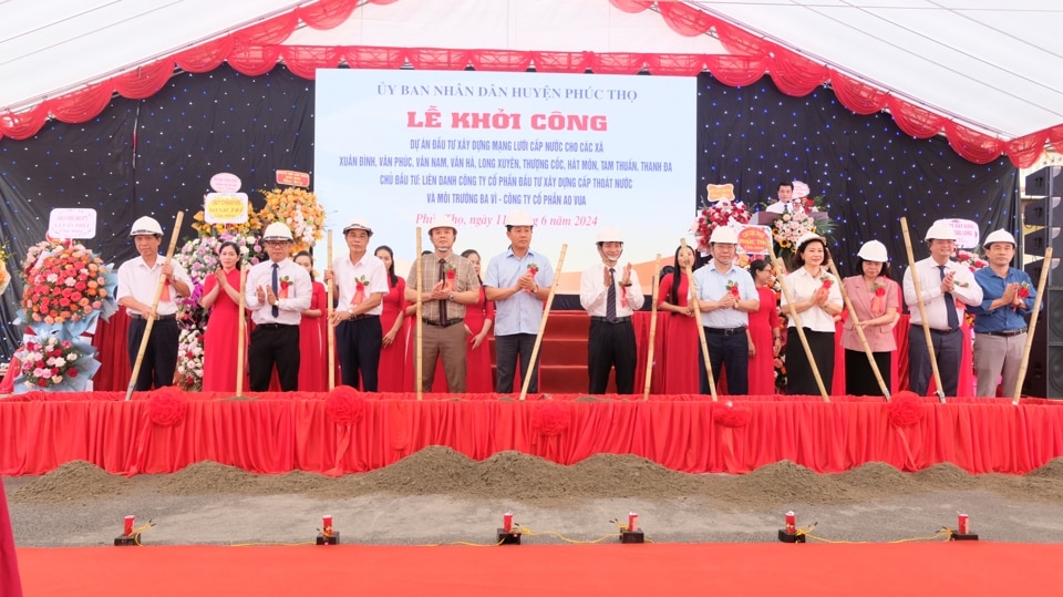 Huyện Phúc Thọ vừa tổ chức thành công lễ khởi công mạng lưới cấp nước tập trung cho 9 xã.