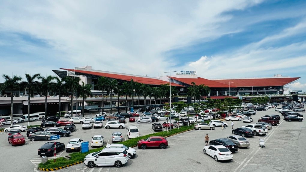 Khách rơi ví tiền chứa 500 triệu đồng tại sân bay Nội Bài - 1