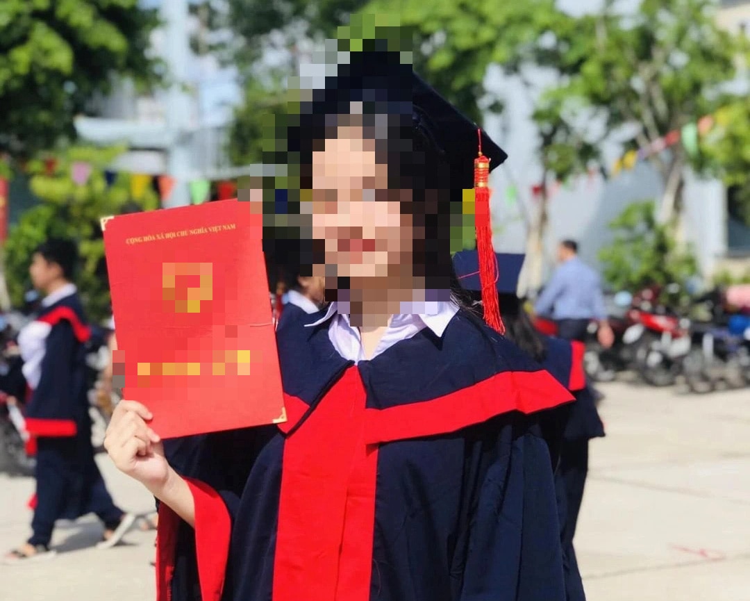 Người nhà đăng hình tìm kiếm nữ sinh đi thi lớp 10 ở An Giang không về nhà - Ảnh: NVCC