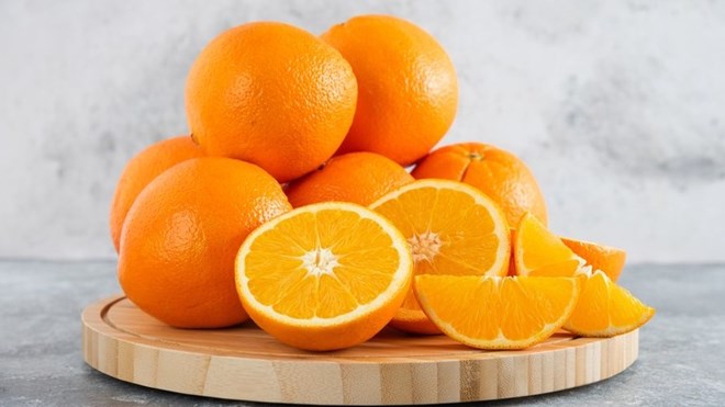Lầm tưởng phổ biến khi ăn cam tươi