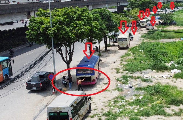Lãnh đạo Công an Hà Nội yêu cầu báo cáo vụ xe khách ‘diễu phố’, ‘lập’ bến lậu ảnh 1