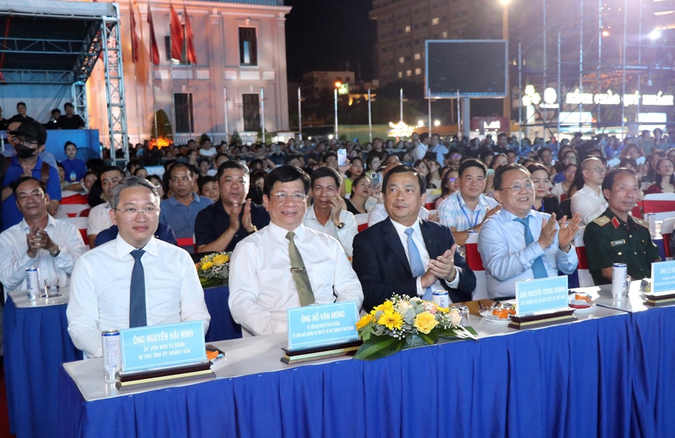 Lãnh đạo Trung ương và lãnh đạo tỉnh Khánh Hòa tham dự Khai mạc Liên hoan Du lịch Biển Nha Trang 2024. 