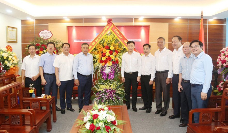 Chủ tịch UBND TP Hà Nội Trần Sỹ Thanh thăm, chúc mừng Báo Kinh tế & Đô thị.