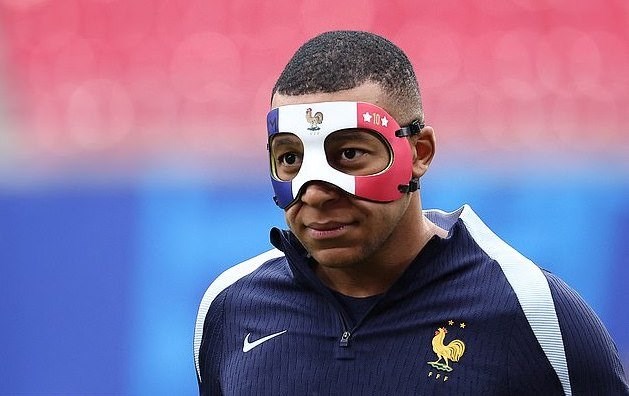 Mbappe có được phép đeo mặt nạ trong trận đấu gặp Hà Lan?