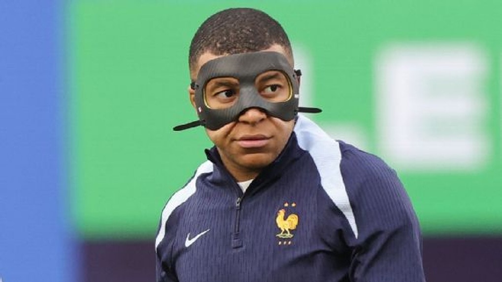 Mbappe đổi mặt nạ, ghi hai bàn trong trận đấu tập của đội tuyển Pháp - 1