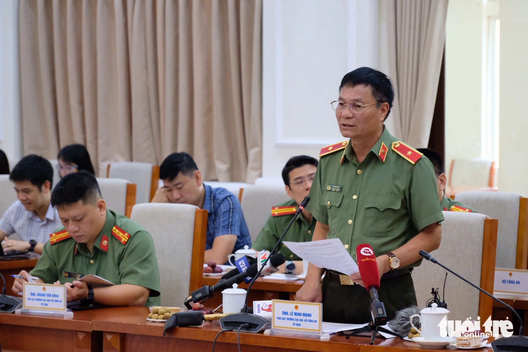 Thiếu tướng Lê Minh Mạnh, phó cục trưởng Cục A05, Bộ Công an, trao đổi tại hội nghị - Ảnh: NGUYÊN BẢO