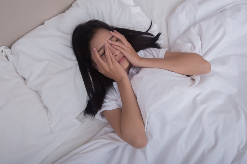 Mất ngủ là một trong những nguyên nhân hàng đầu gây nếp nhăn ở mắt