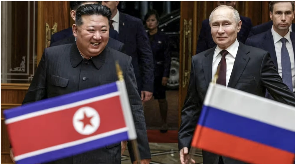 Tổng thống Nga Vladimir Putin gặp nhà lãnh đạo Triều Tiên Kim Jong Un tại Bình Nhưỡng, ngày 19-6. Ảnh: SPUTNIK