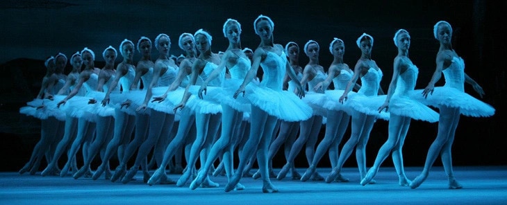 Các nghệ sĩ Nhà hát Bolshoi biểu diễn vở ballet Hồ thiên nga - Ảnh: Nhà hát Bolshoi