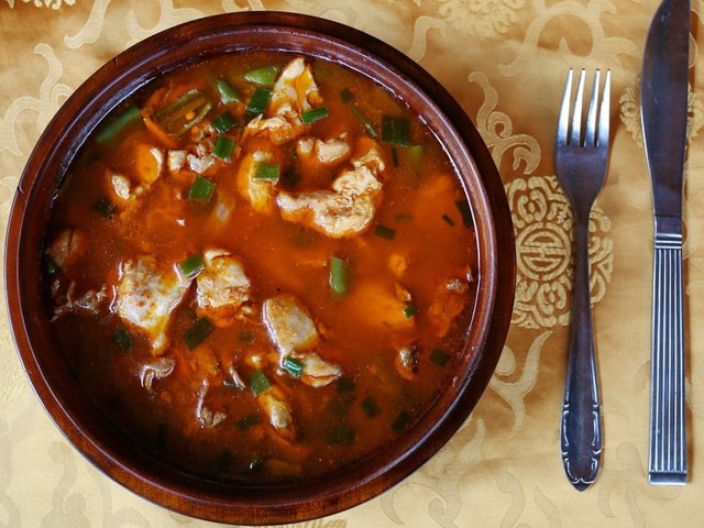 Những món ăn đậm nét truyền thống từ phô mai, ớt xanh, gạo đỏ của Bhutan- Ảnh 2.