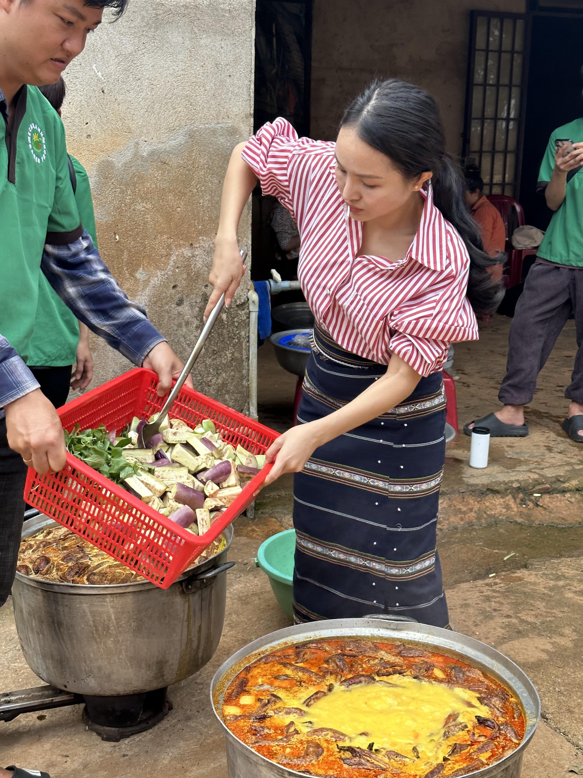 Nữ đầu bếp đam mê 'ăn thử' các món của 54 dân tộc Việt Nam- Ảnh 8.