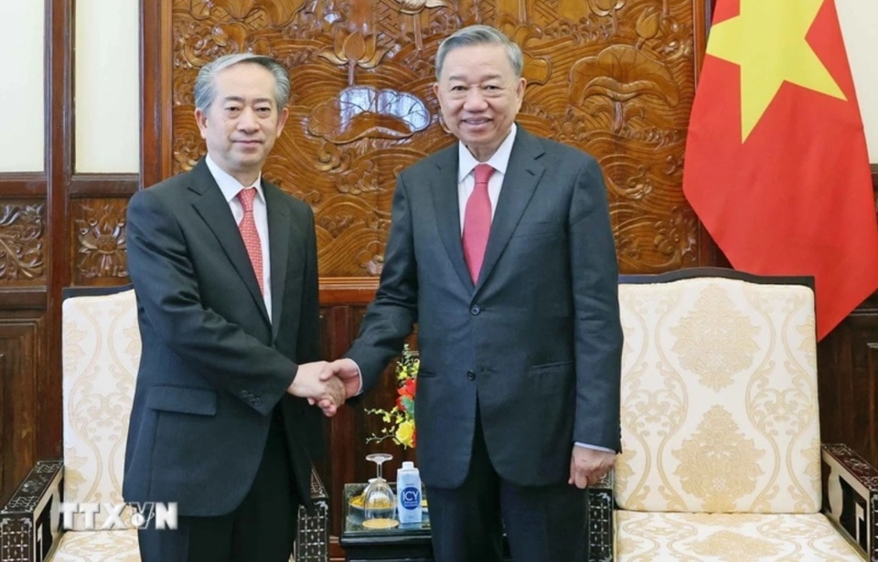 Chủ tịch nước Tô Lâm tiếp Đại sứ Trung Quốc tại Việt Nam Hùng Ba. Ảnh: TTXVN