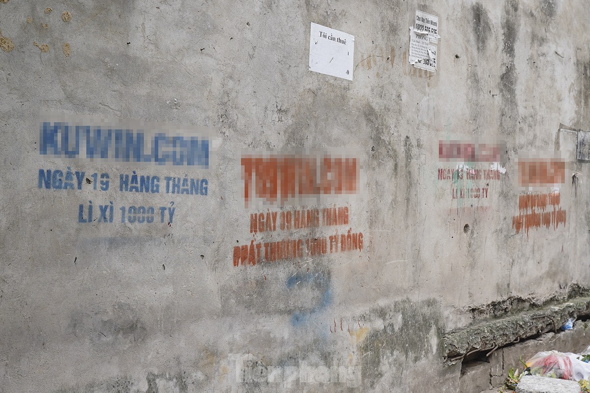 Quảng cáo cá độ, cờ bạc online xuất hiện tràn lan ở Hà Nội ảnh 1