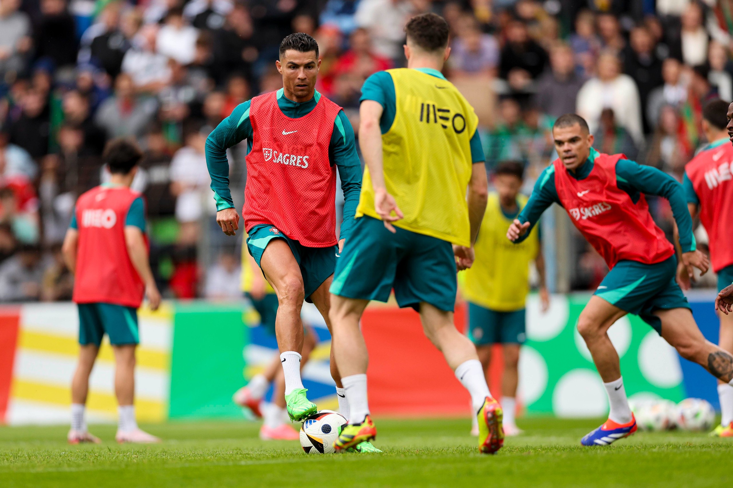 Ronaldo sẽ thi đấu trận ra quân của Bồ Đào Nha tại EURO 2024?- Ảnh 1.