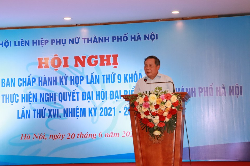 Phó Bí thư Thành ủy Hà Nội Nguyễn Văn Phong phát biểu tại hội nghị - Ảnh: Mai Thanh