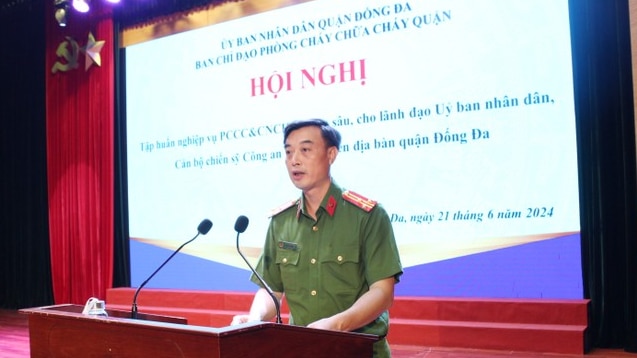 Thượng tá Nguyễn Minh Thành, Phó trưởng Công an quận Đống Đa quán triệt một số văn bản về công tác phòng cháy chữa cháy
