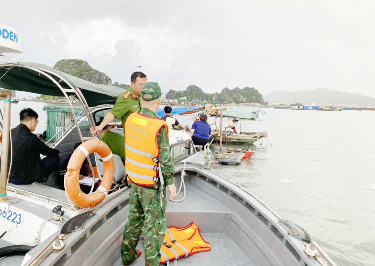 Sự kiện - Quảng Ninh: Tàu cá bị đắm khiến 1 ngư dân tử vong