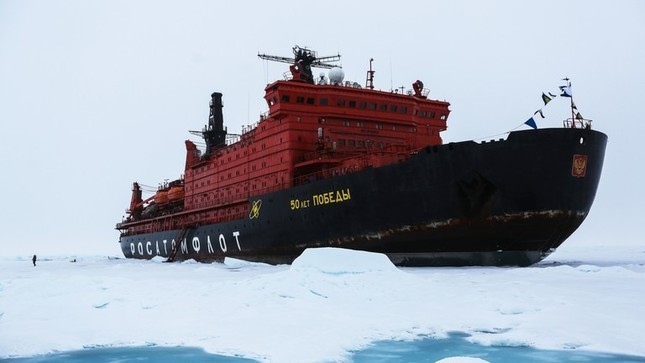 Tàu phá băng hạt nhân của Nga đưa trẻ em thăm Bắc Cực ảnh 1