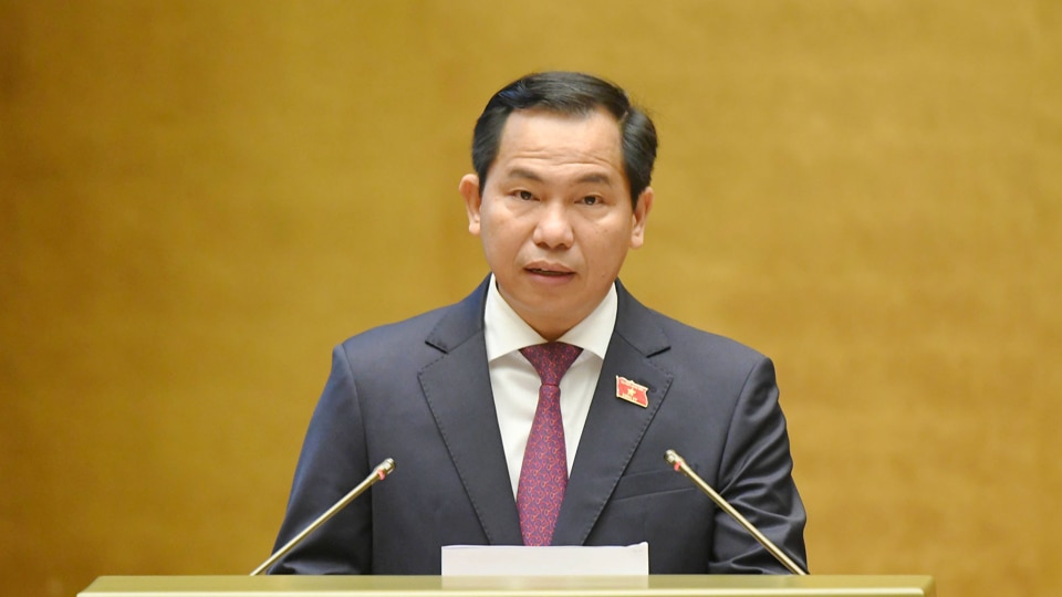 Chủ nhiệm Ủy ban Tài chính - Ngân sách của Quốc hội Lê Quang Mạnh trình bày báo cáo tiếp thu, giải trình dự thảo Nghị quyết