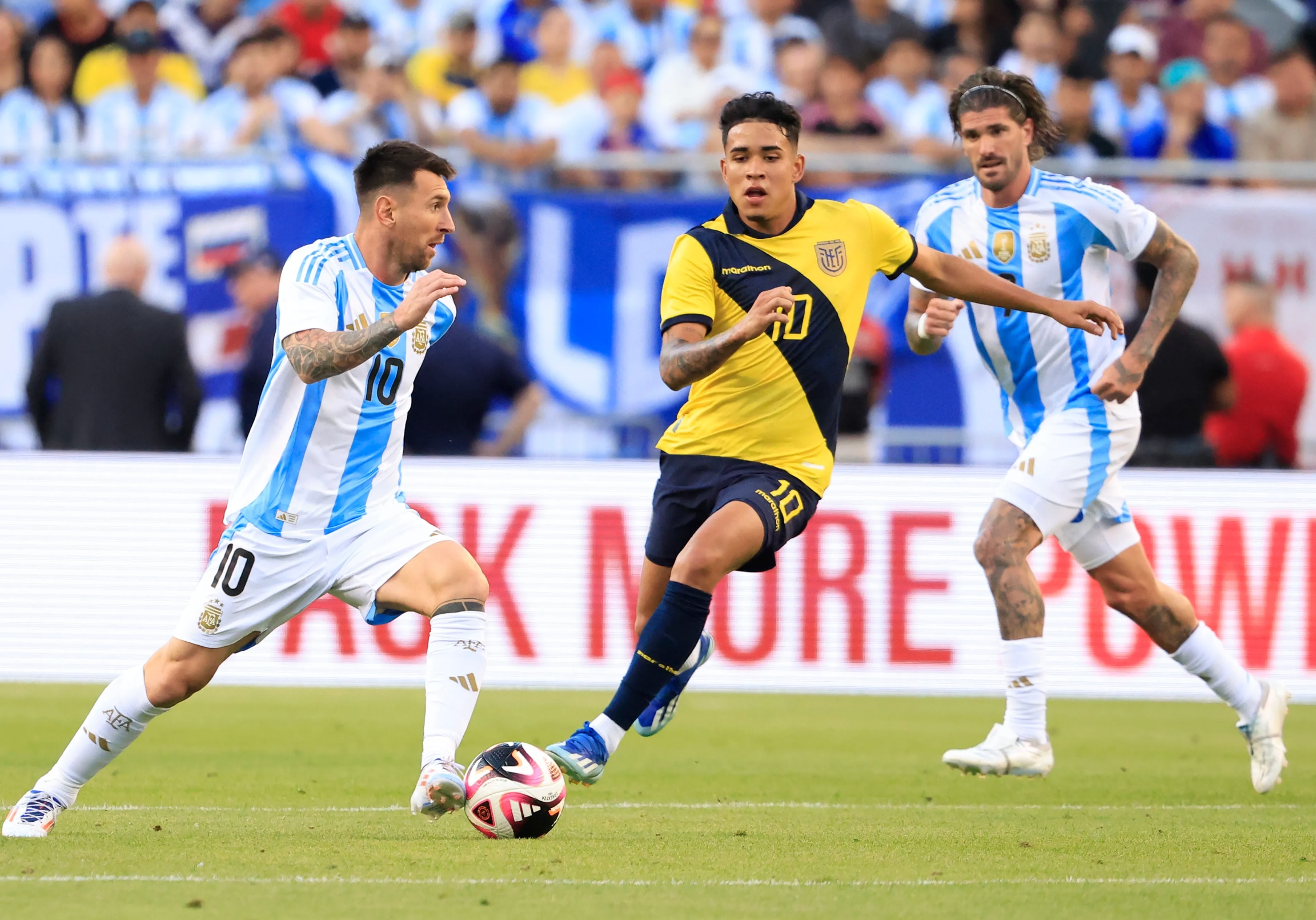 Thêm tài năng 17 tuổi được Messi tặng áo, Copa America tăng phần hấp dẫn- Ảnh 1.