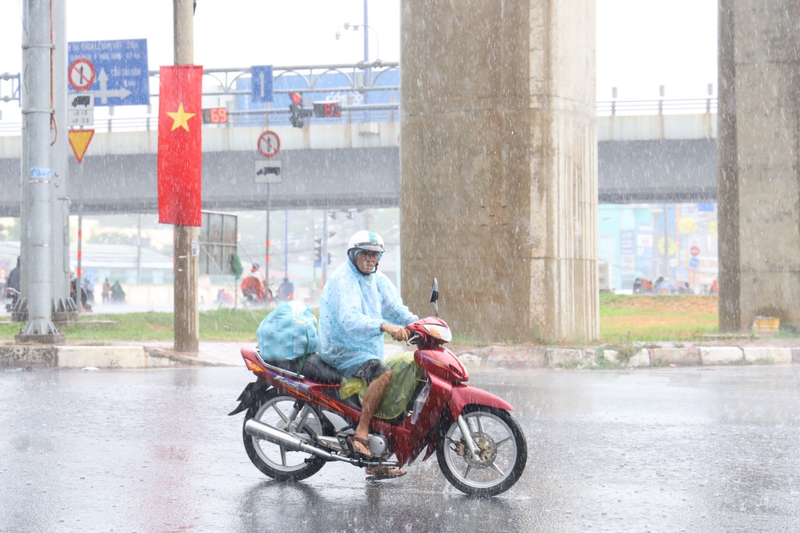 Dự báo hôm nay 23-6, thời tiết Nam Bộ mưa to đến rất to - Ảnh: NGỌC QUÝ