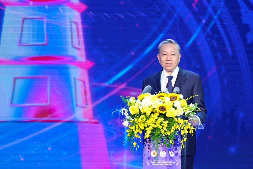 Chủ tịch nước Tô Lâm phát biểu chỉ đạo tại Lễ trao giải Báo chí quốc gia lần thứ XVIII.