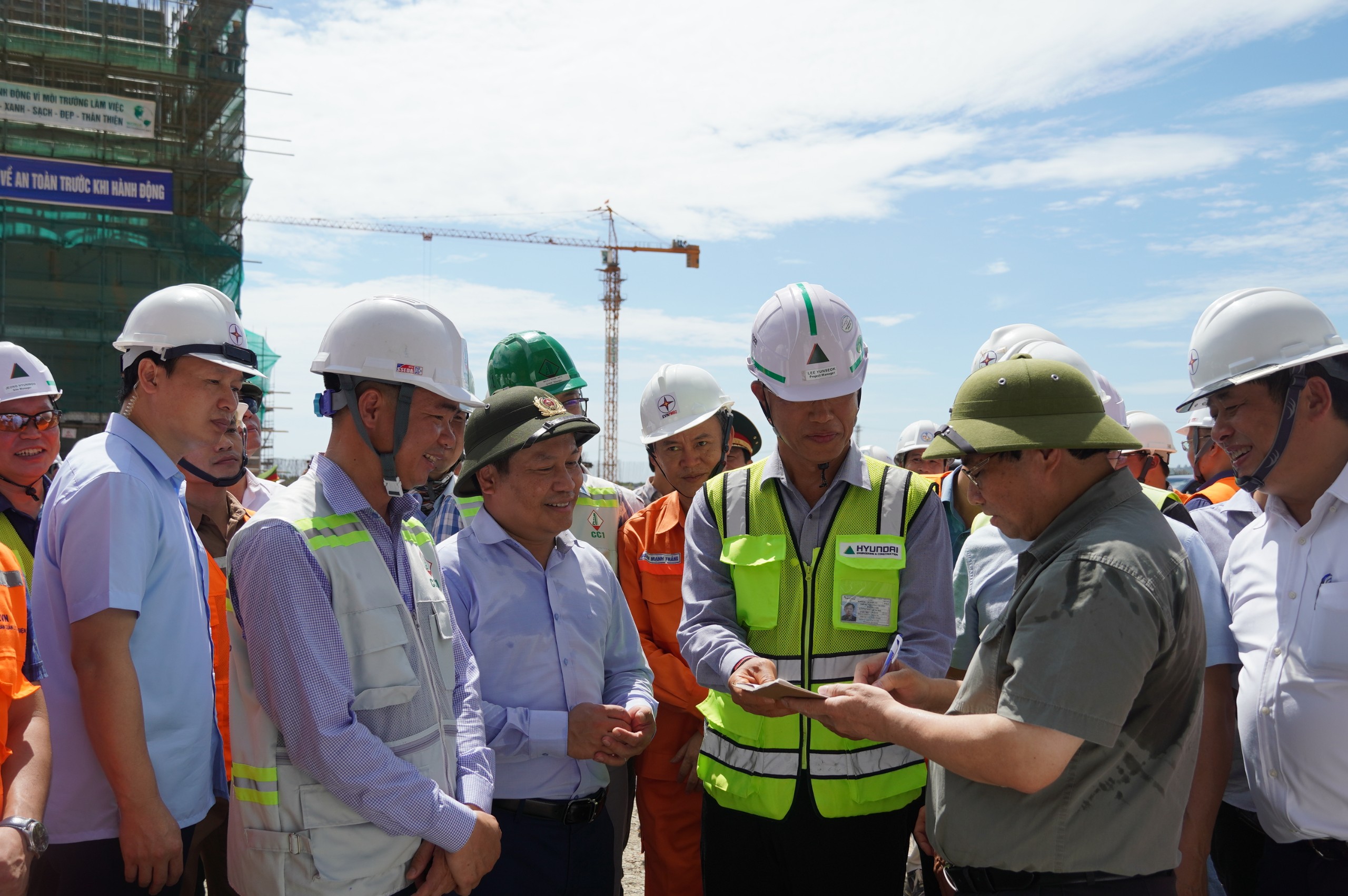 Thủ tướng Phạm Minh Chính thị sát, đôn đốc các dự án quan trọng tại Quảng Bình- Ảnh 1.