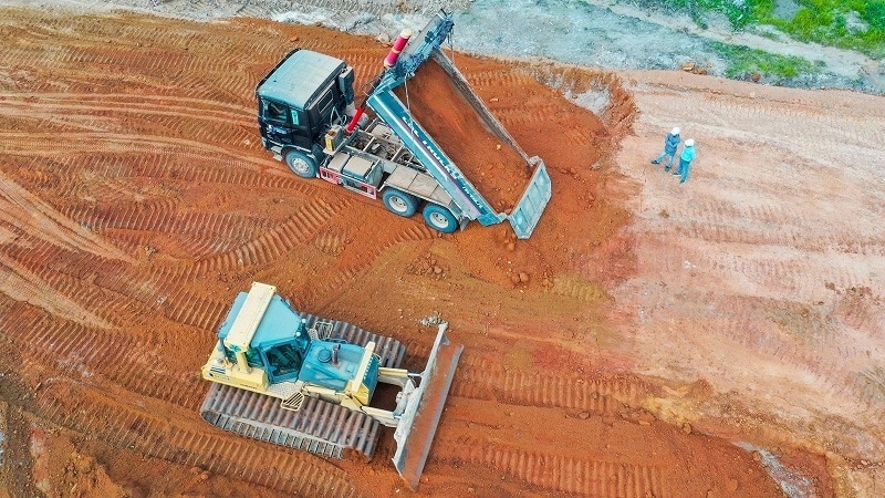 Thi công cao tốc Bắc - Nam, đoạn Hậu Giang - Cà Mau.