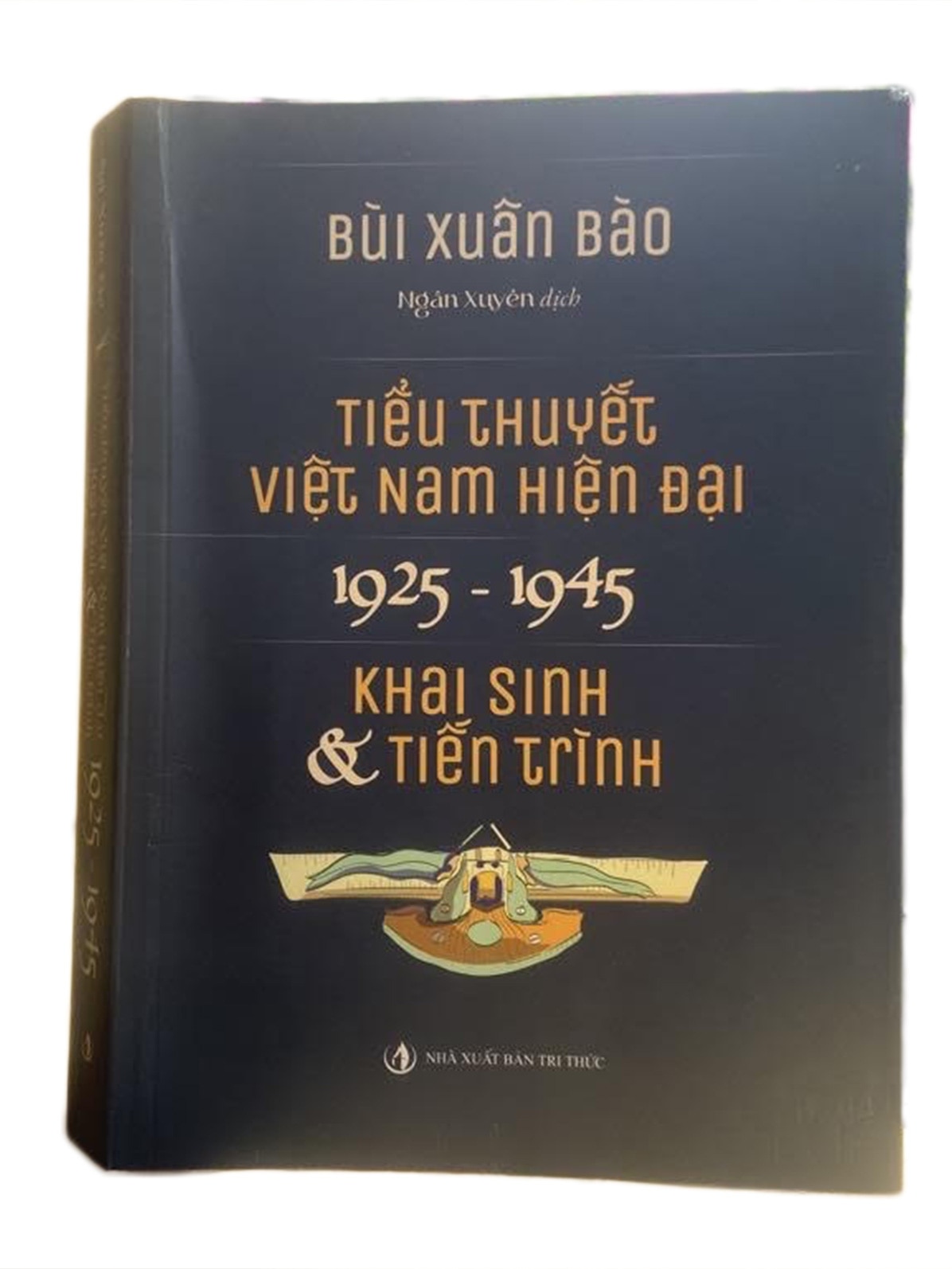 Cuốn sách của GS Bùi Xuân Bào - Ảnh: T.ĐIỂU