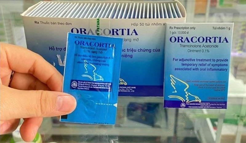 Oracortia là thuốc gel đặc dạng bôi, giúp làm giảm triệu chứng viêm nhiễm trong khoang miệng