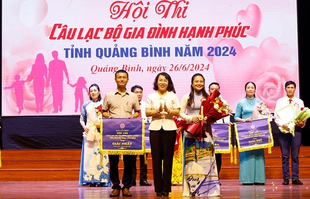 Quảng Bình: Trao giải hội thi "Câu lạc bộ gia đình hạnh phúc" - Ảnh 1.