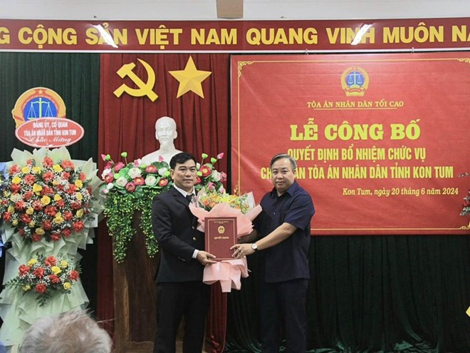 Trao quyết định bổ nhiệm Chánh án TAND tỉnh Kon Tum
