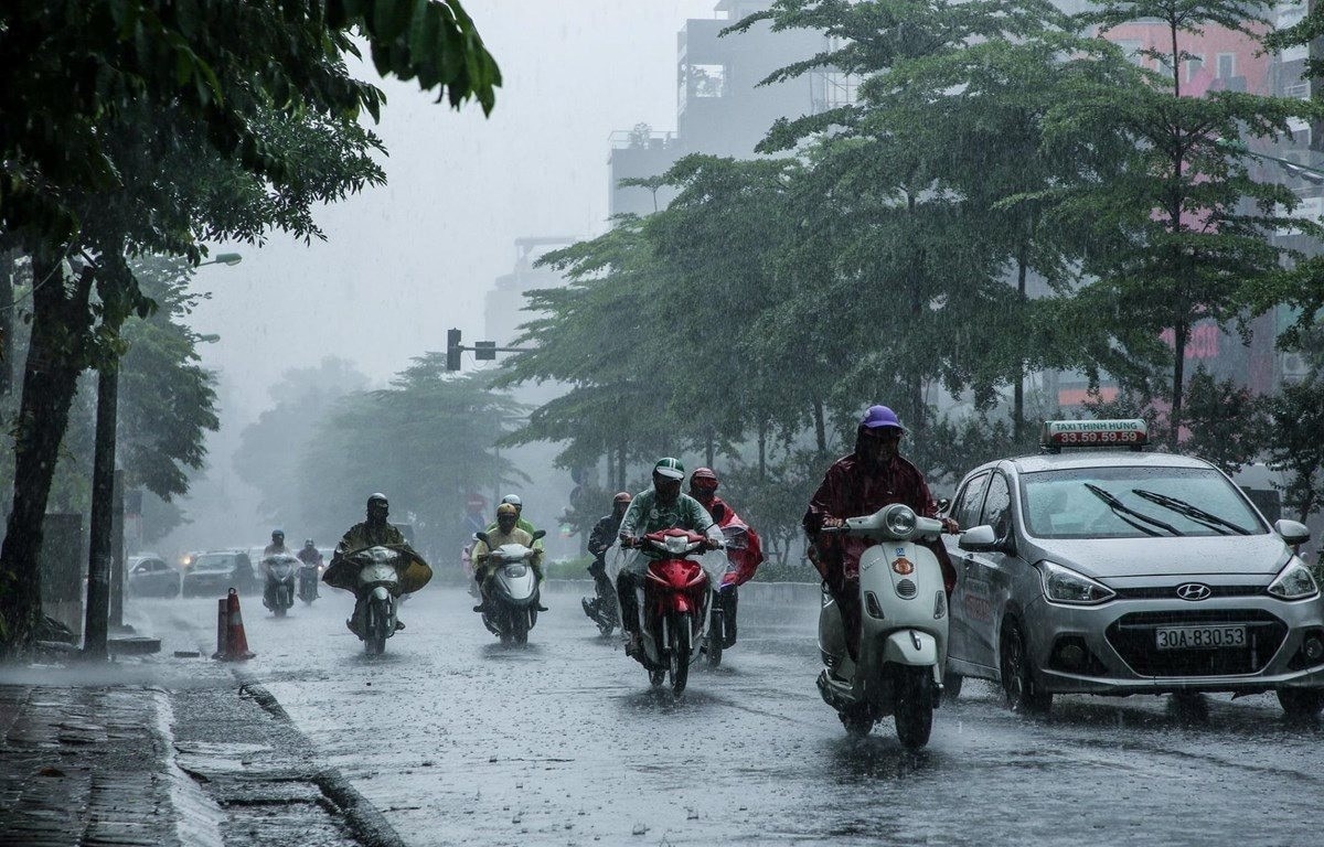 NÓNG: Từ đêm mai (4/6), miền Bắc đón mưa dông diện rộng, nhiều nơi mưa rất to, đề phòng lốc sét, mưa đá- Ảnh 1.