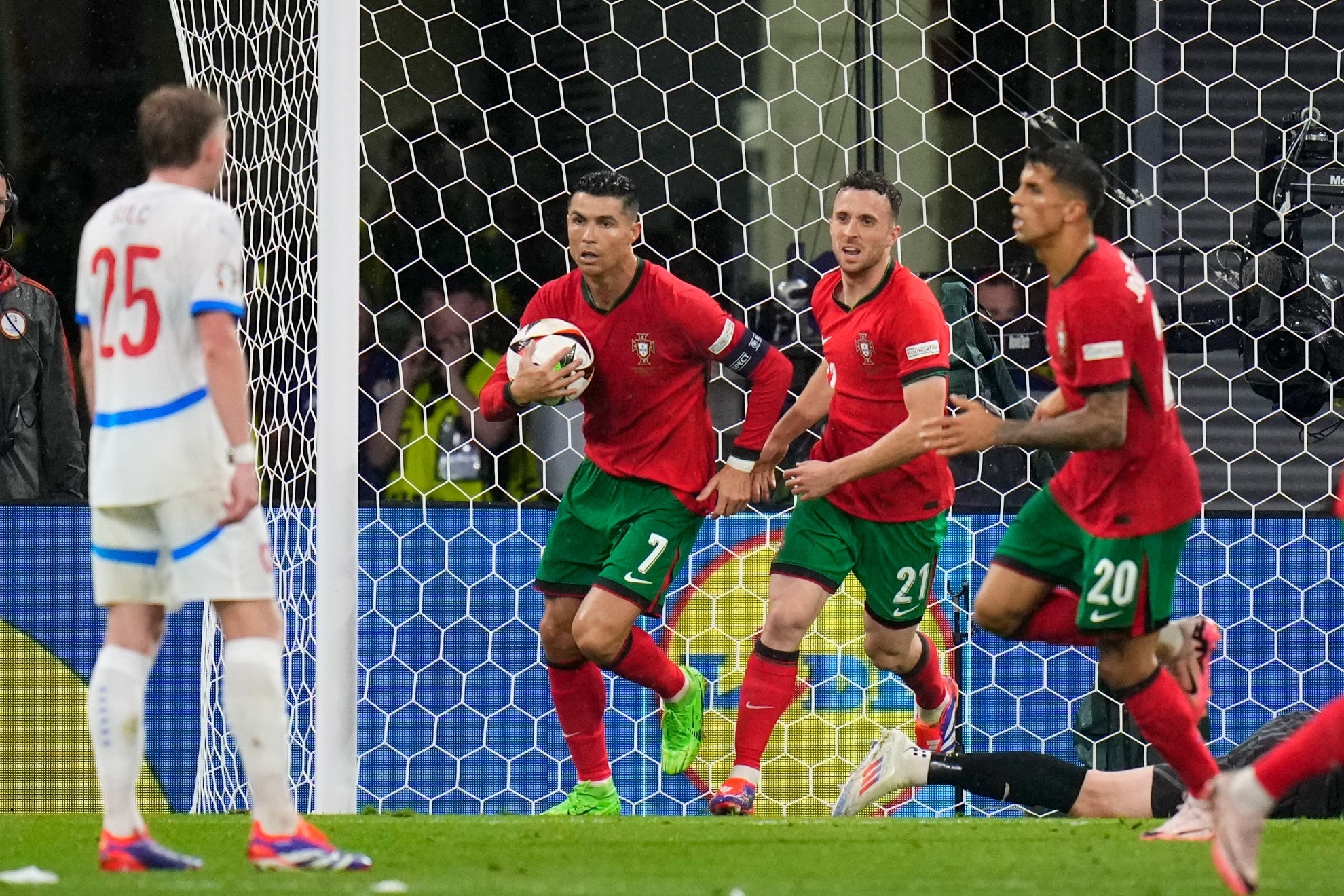 VCK EURO 2024, Thổ Nhĩ Kỳ - Bồ Đào Nha: Cuộc chiến ngôi đầu, Ronaldo ghi bàn?- Ảnh 2.