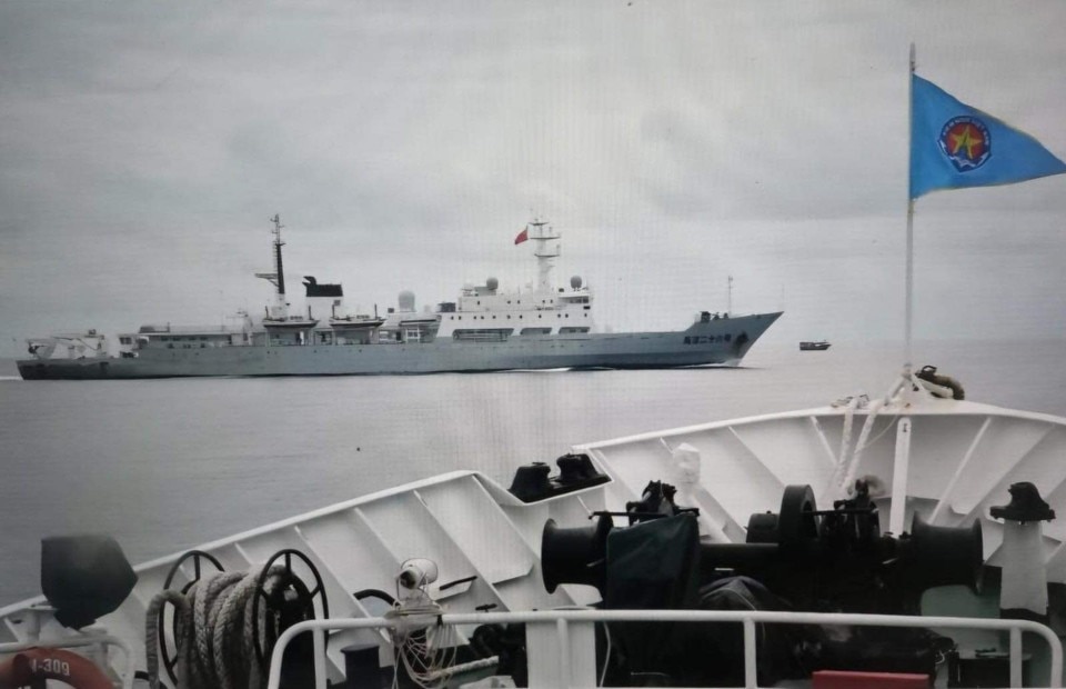Tàu Hải Dương 26 (Trung Quốc) hoạt động trái phép trong vùng đặc quyền của Việt Nam. Ảnh: Bộ Ngoại giao
