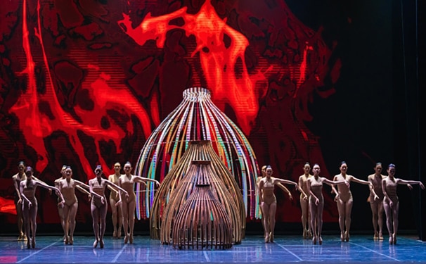 Một cảnh trong vở ballet “Dó” tại sân khấu Nhà hát Lớn Hà Nội Ảnh: THANH PRODUCTIONS