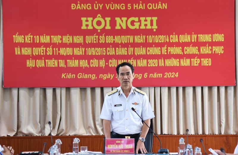 Chuẩn Đô đốc Nguyễn Hữu Thoan phát biểu