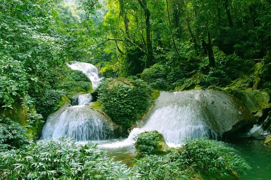 ‘Giải nhiệt’ mùa Hè tại thác Nậm Lúc - Báu vật trên Cao nguyên Sìn Hồ (Lai Châu)