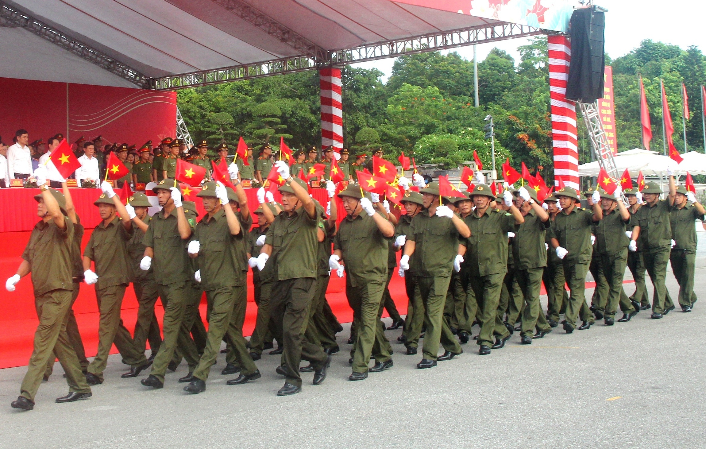 Thượng tướng Lương Tam Quang: Lực lượng ANTT cơ sở gần dân, vì nhân dân phục vụ- Ảnh 2.
