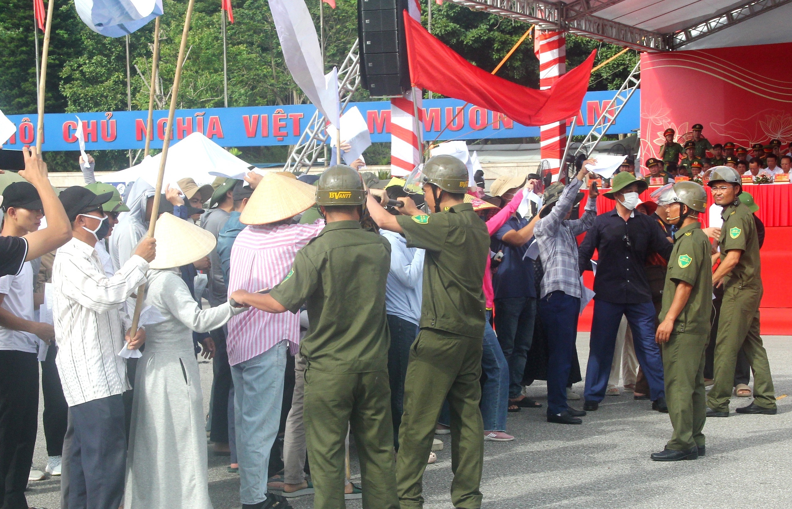 Thượng tướng Lương Tam Quang: Lực lượng ANTT cơ sở gần dân, vì nhân dân phục vụ- Ảnh 3.