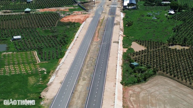 Ngắm đường nối cao tốc Phan Thiết - Dầu Giây trước ngày thông xe ảnh 3