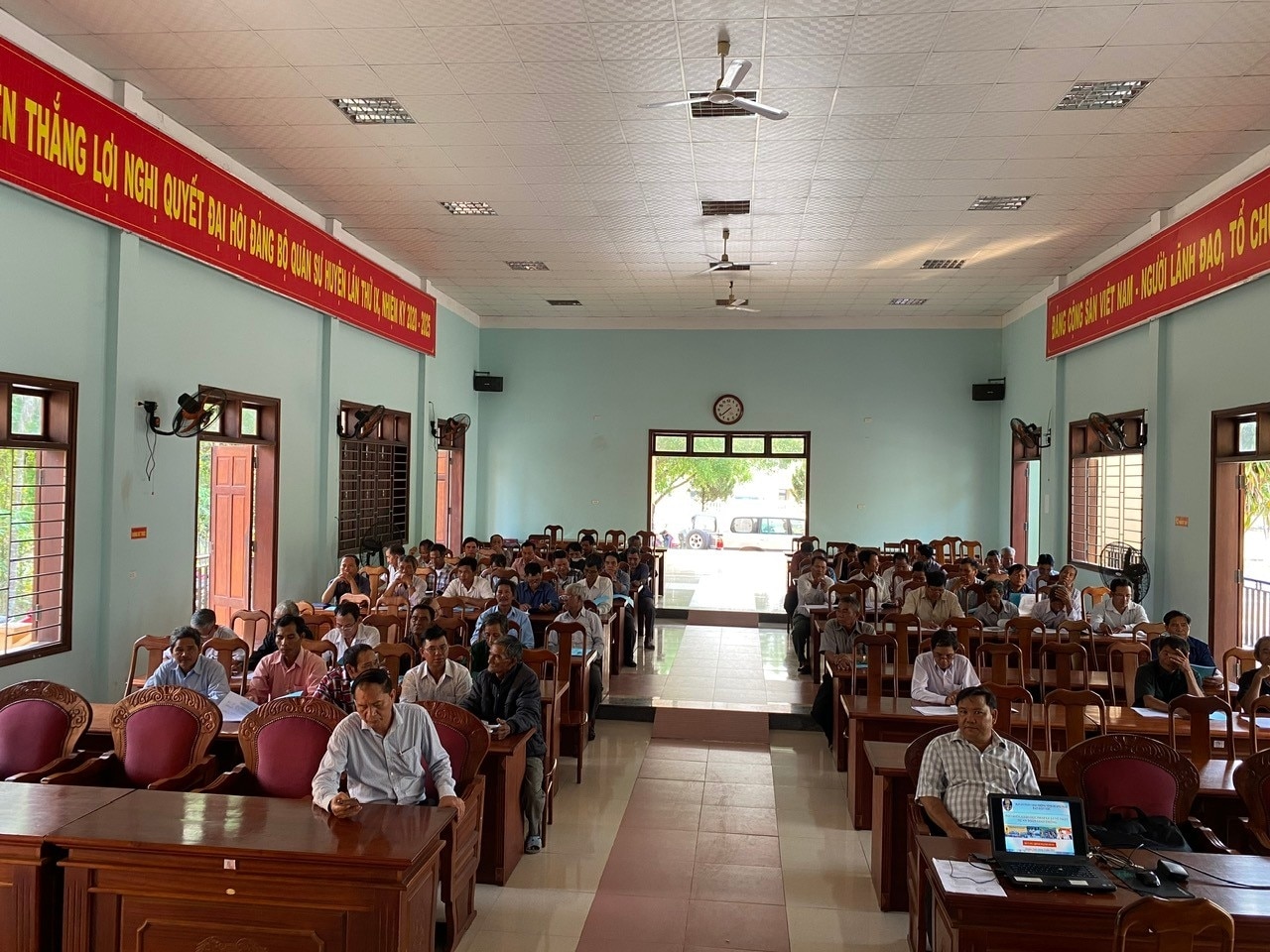 Quang cảnh Hội nghị tập huấn, tuyên truyền tại huyện Ba Tơ.