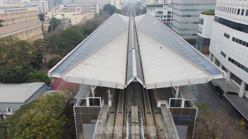 Cận cảnh siêu dự án metro Hà Nội lỡ hẹn 13 lần, tàu vẫn xếp kho ảnh 2