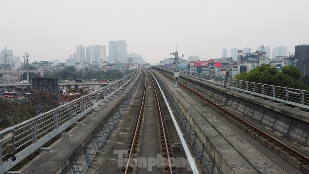 Cận cảnh siêu dự án metro Hà Nội lỡ hẹn 13 lần, tàu vẫn xếp kho ảnh 3
