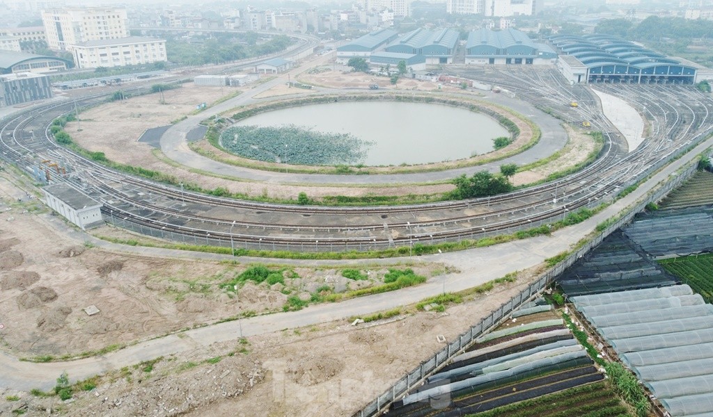 Cận cảnh siêu dự án metro Hà Nội lỡ hẹn 13 lần, tàu vẫn xếp kho ảnh 5