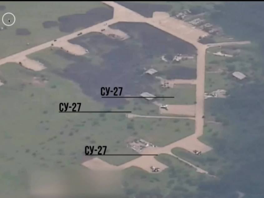 Thế giới - Tên lửa Nga tấn công sân bay ở Poltava, “xe tăng bay” của Ukraine bị phá hủy (Hình 2).