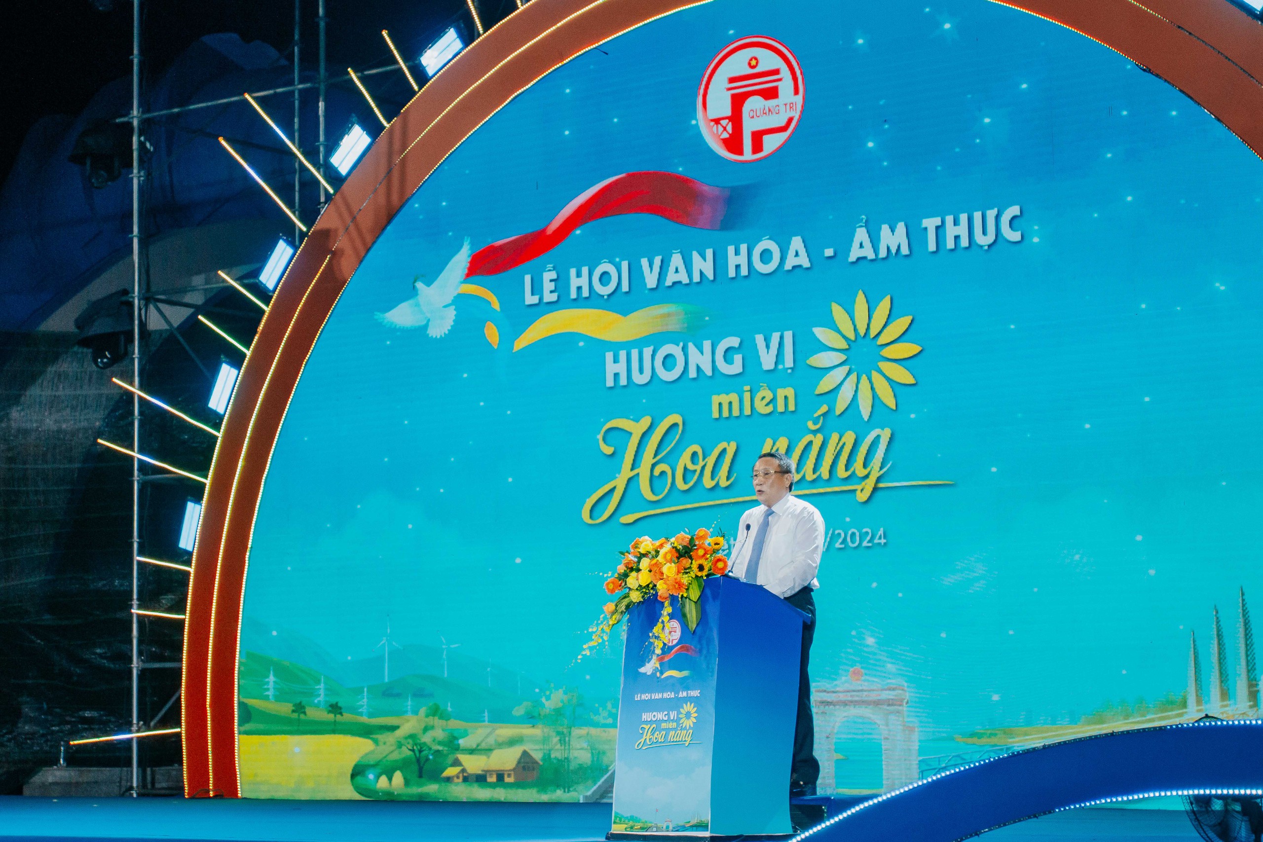 Chương trình nghệ thuật tại Quảng Trị đưa du khách 'thưởng ngoạn' mọi miền đất nước- Ảnh 2.