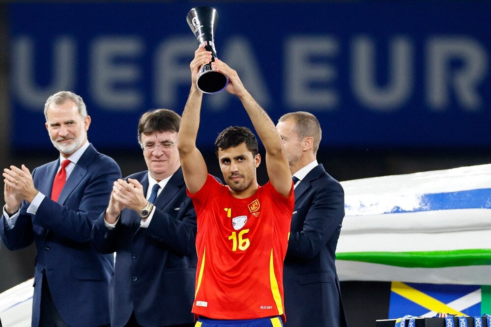 Spain coach De la Fuente sets record with EURO 2024 Vietnam.vn