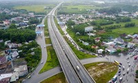 Từ 'sốt ảo' sân bay Bình Phước, nhìn về 'thành phố sân bay' Long Thành 