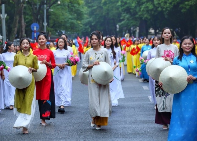 Hàng loạt sự kiện đặc sắc xuất hiện trong Lễ hội Áo dài Du lịch Hà Nội 2024 ảnh 1